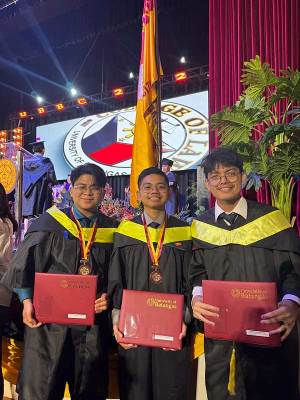 Graduation together — Auxiliare capstone project