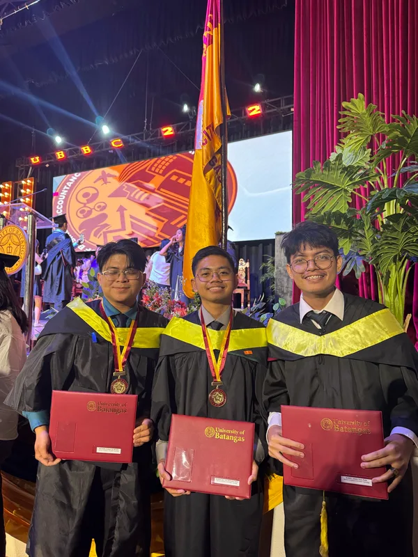 The team at graduation — Auxiliare capstone project